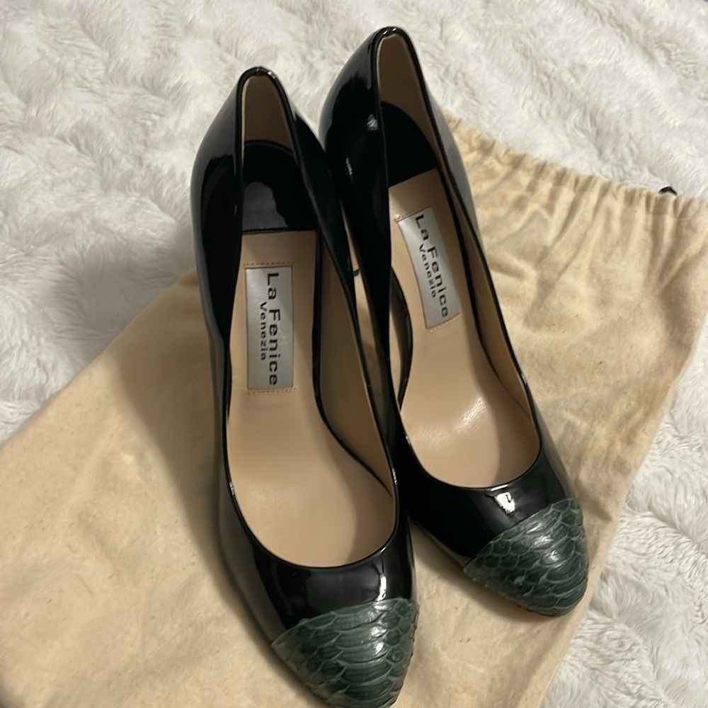 La Fenice high heel pumps.